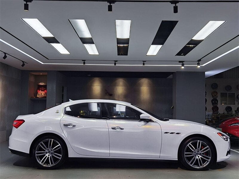 Glossy Diamond White Gold