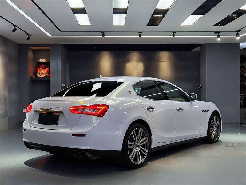 Glossy Diamond White Gold