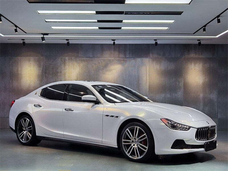 Glossy Diamond White Gold